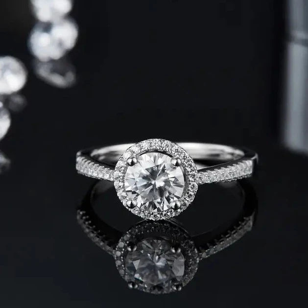 Halo Éternel 1.00ct Moissanite Engagement Ring Set in 9ct White Gold