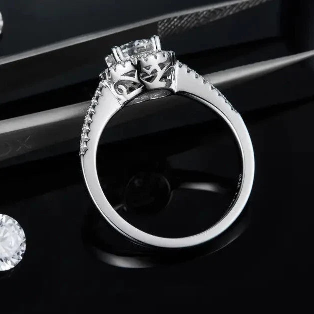 Halo Éternel 1.00ct Moissanite Engagement Ring Set in 9ct White Gold
