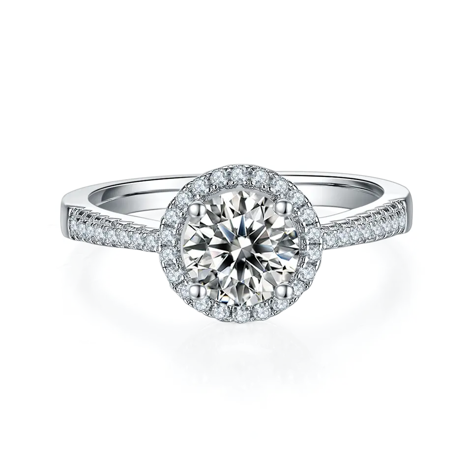 Halo Éternel 1.00ct Moissanite Engagement Ring Set in Sterling Silver