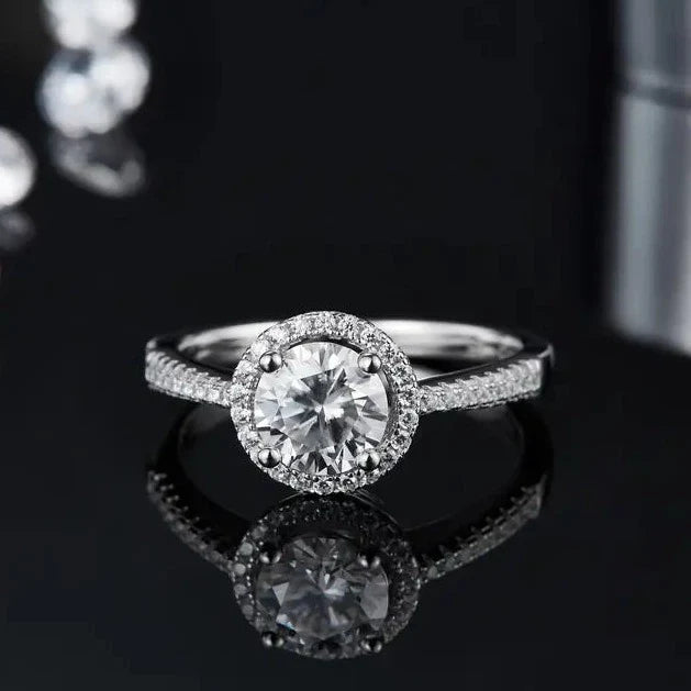 Halo Éternel 1.00ct Moissanite Engagement Ring Set in Sterling Silver