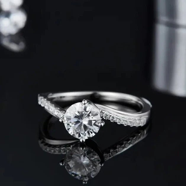 Elevé 1.00ct Moissanite Engagement Ring Set in Sterling Silver