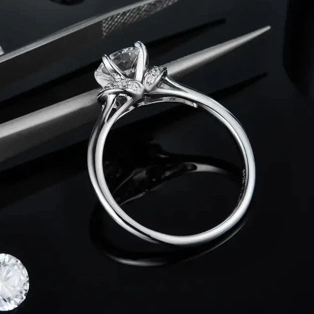 Privé 1.00ct Moissanite Engagement Ring Set in Sterling Silver