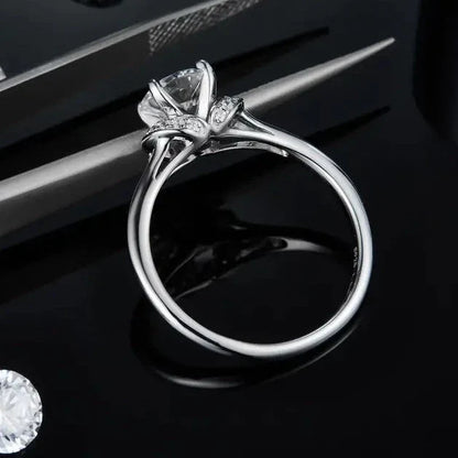 Privé 1.00ct Moissanite Engagement Ring Set in Sterling Silver