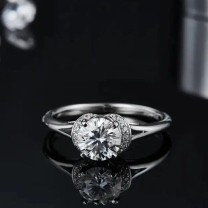 Privé 1.00ct Moissanite Engagement Ring Set in Sterling Silver