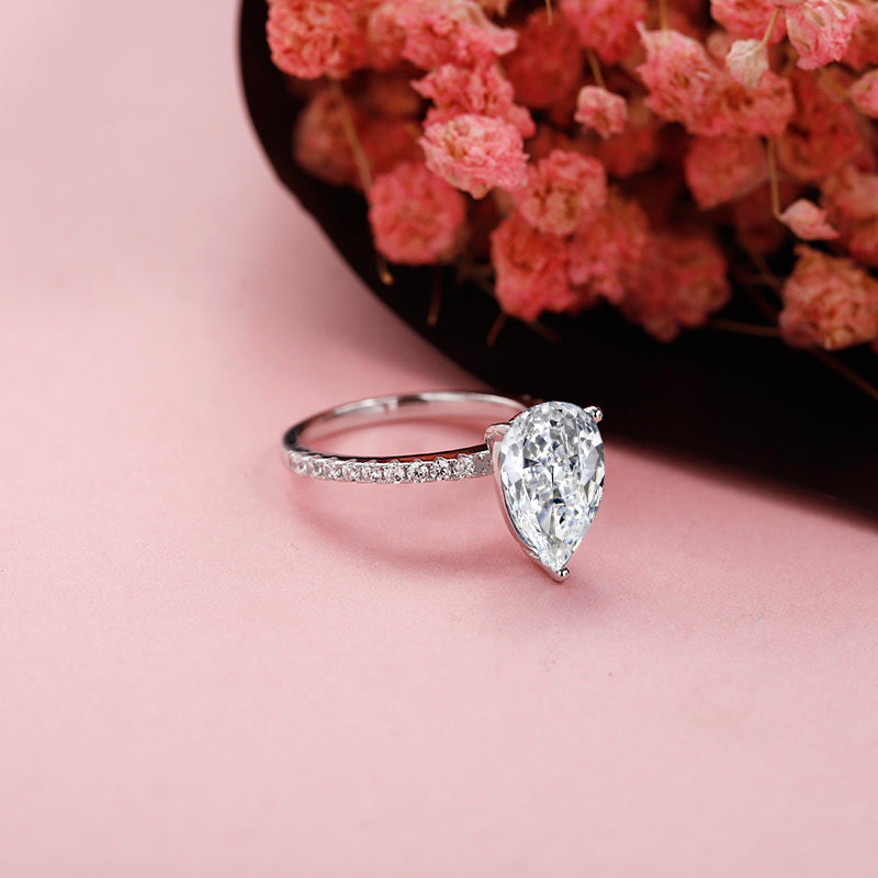 Privé Pear Shape 1.25ct Moissanite Engagement Ring Set in 9ct White Gold