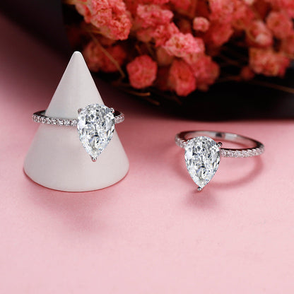 Privé Pear Shape 1.25ct Moissanite Engagement Ring Set in Sterling Silver