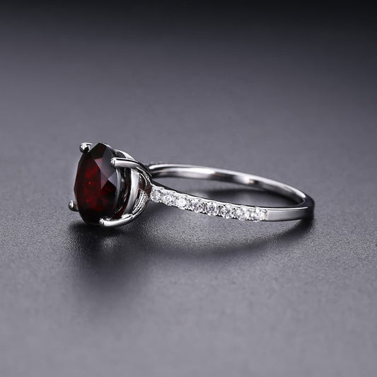 Privé Garnet Ring - Round Brilliant Cut