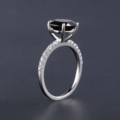 Privé Garnet Ring - Round Brilliant Cut