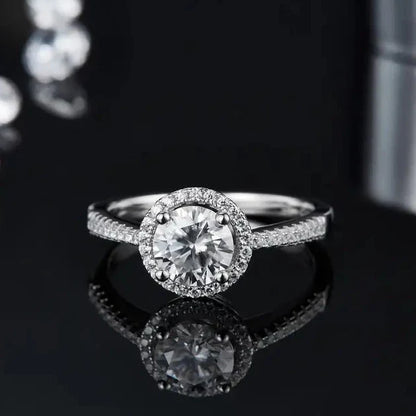 Halo Éternel 1.00ct Moissanite Engagement Ring Set in Sterling Silver